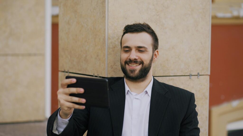 Microlearning‑Driven Neuroplasticity Reshapes Career Capital in the Digital Era