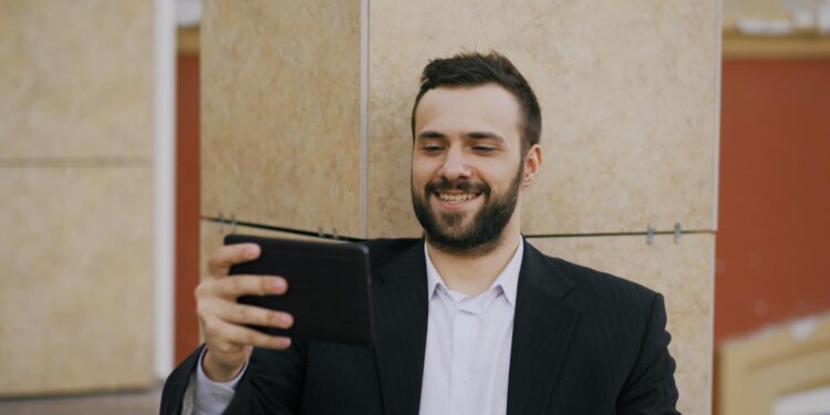 Microlearning‑Driven Neuroplasticity Reshapes Career Capital in the Digital Era