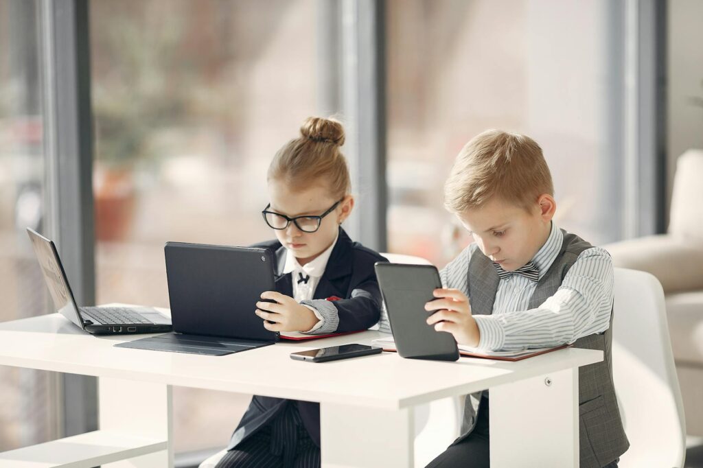 Microlearning‑Driven Neuroplasticity Reshapes Career Capital in the Digital Era