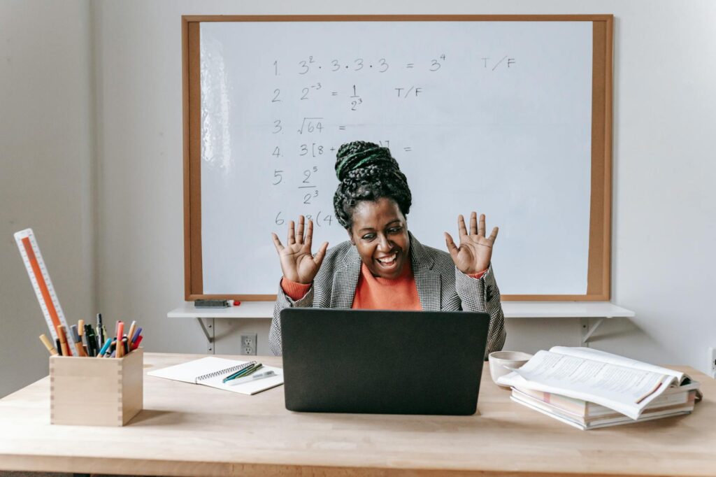 Microlearning’s Structural Surge: How Bite‑Size Learning Redefines Career Capital and Institutional Power