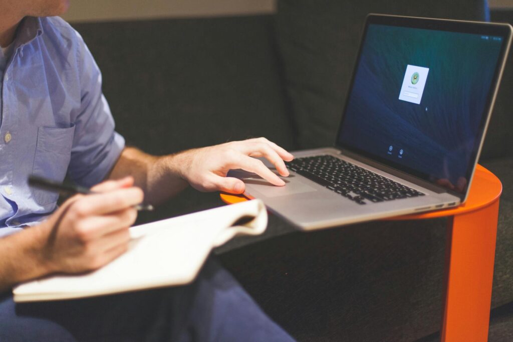 Microlearning’s Structural Surge: How Bite‑Size Learning Redefines Career Capital and Institutional Power
