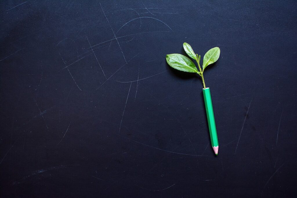 Microlearning’s Structural Surge: How Bite‑Size Learning Redefines Career Capital and Institutional Power