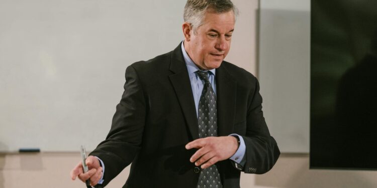 MOOCs, AI and the Fracturing of Executive Education: A Systemic Shift in Career Capital