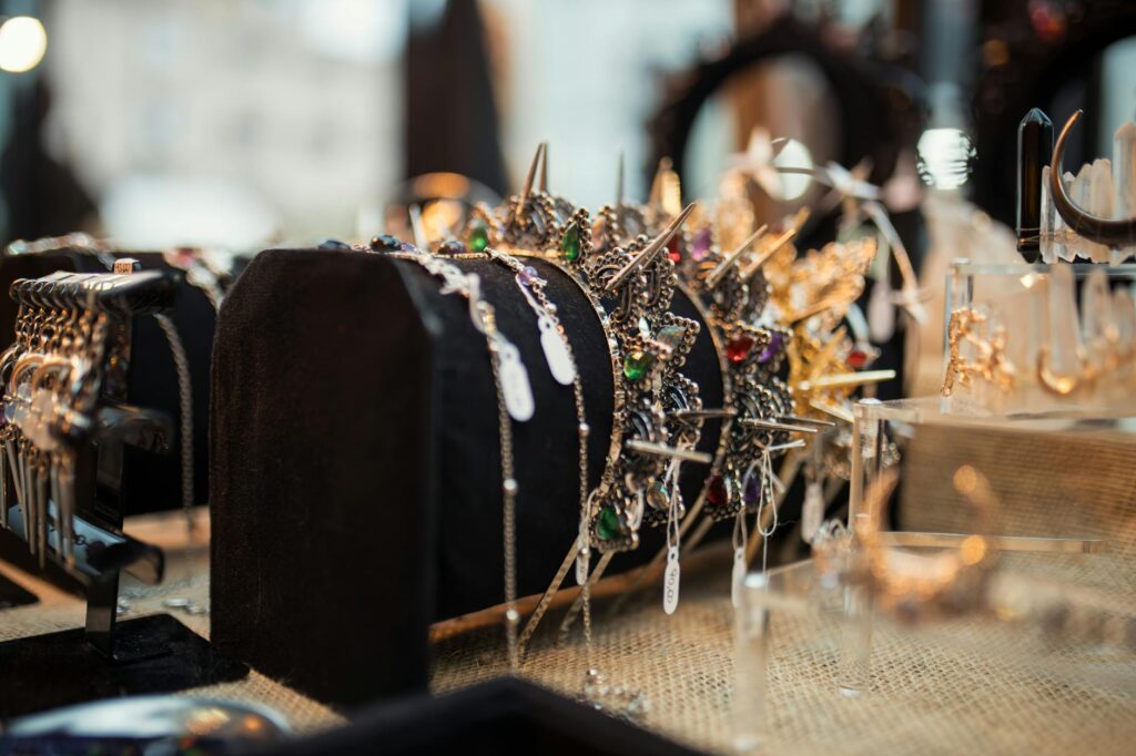 NFT‑Infused Luxury Jewelry: Structural Shifts in Market Potential, Regulation, and Retail Paradigms