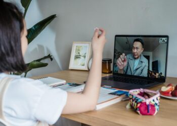 Peer‑to‑Peer Learning Reshapes Professional Capital in the Post‑Digital Enterprise