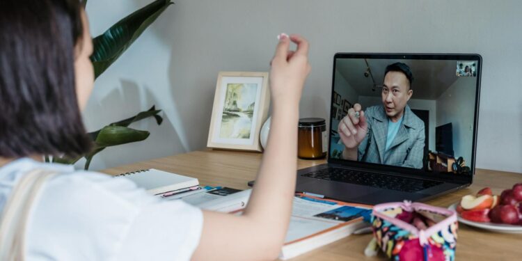 Peer‑to‑Peer Learning Reshapes Professional Capital in the Post‑Digital Enterprise