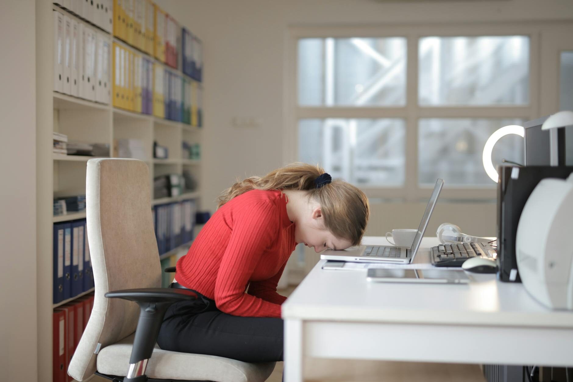 Quiet Quitting’s Structural Roots: How Post‑Pandemic Work Design Shapes Motivation and Career Capital