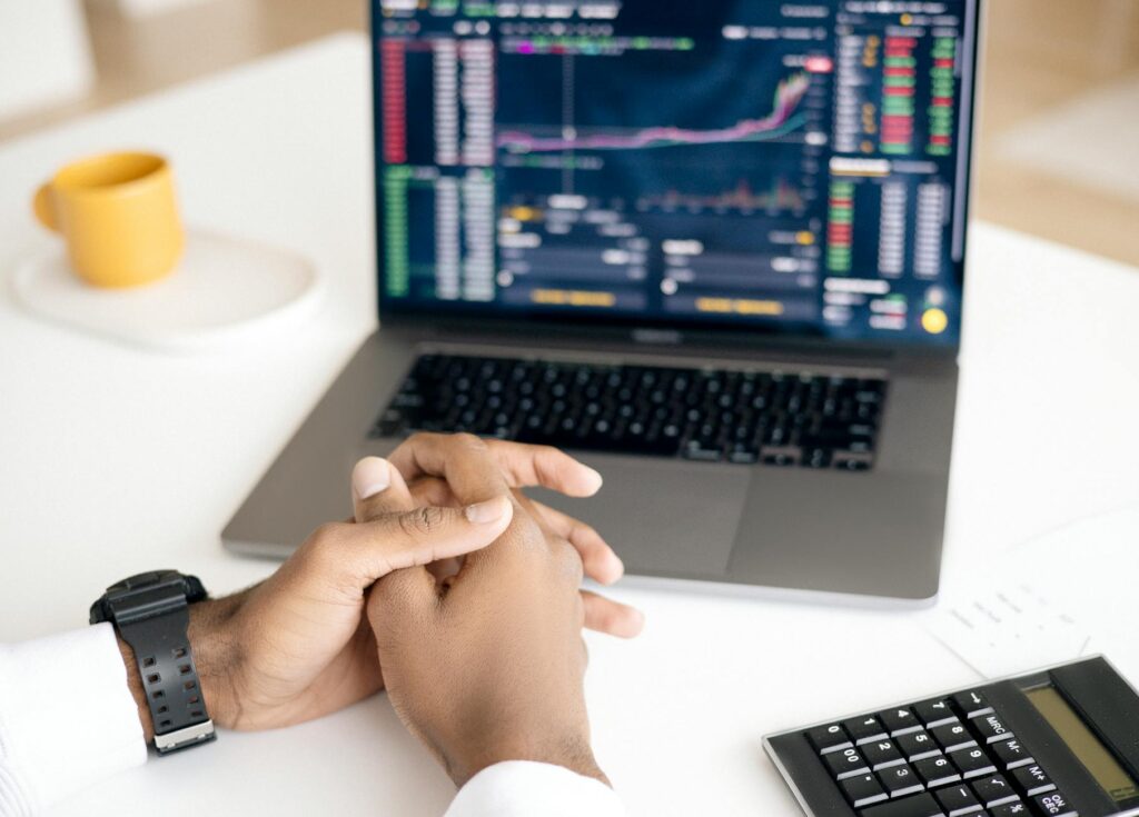 Remote‑Work Regulation in a Borderless Era: How Nations Are Reshaping Institutional Power and Career Capital