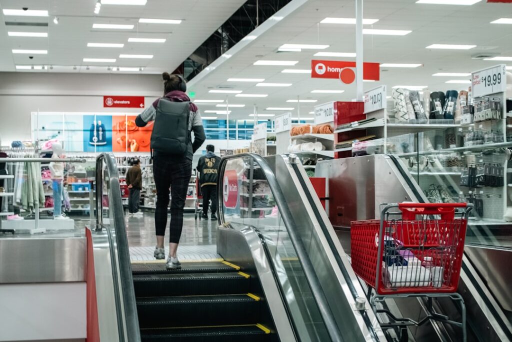 Rethinking Store Density: Aligning Omnichannel Ambitions, Foot Traffic, and Sustainability