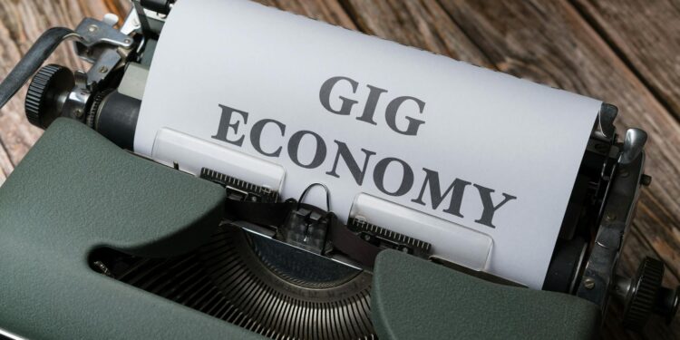 Right‑to‑Work, Right to Precarity? Structural Shifts in Autonomy and Economic Security