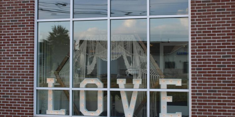 Slow Retail’s Structural Resurgence: Brick‑and‑Mortar as the Engine of Experience‑Based Commerce