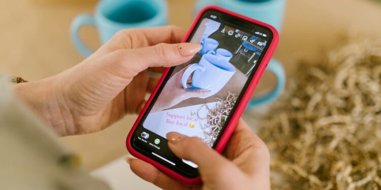 Social Commerce’s Structural Surge Redefines E‑Commerce, Careers and Capital