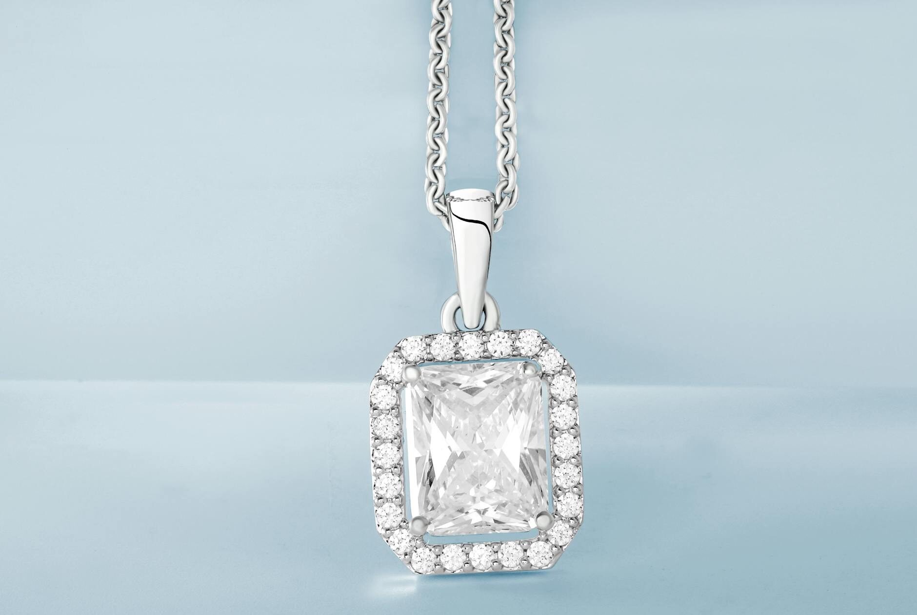 Sustainable Spark: How High‑End Jewelry Is Re‑Engineering Luxury Capital