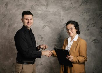 Technical‑Business Hybrids Reshape B2B Sales: The Ascent of Sales Engineers as Institutional Power Brokers