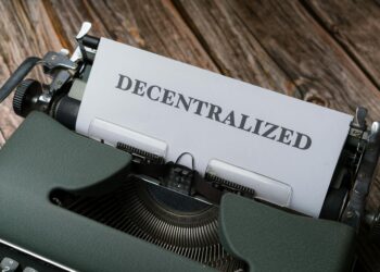 The Algorithmic Echo Chamber: How Social‑Media Validation Reshapes Entrepreneurial Confidence and Career Capital
