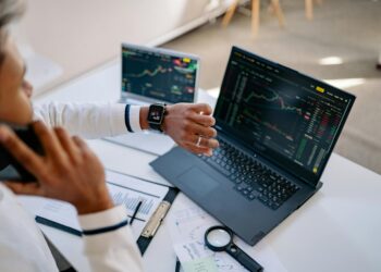 The Hidden Cost of Wrist‑Bound Alerts: How Smartwatch Notifications Reshape Productivity and Career Trajectories