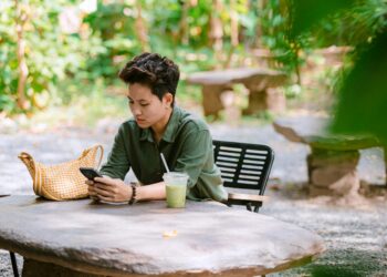 Unplugging to Power Up: How Young Professionals Are Turning Digital Detox into a Career Asset