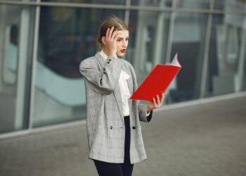 Upskilling the Mid‑Career: Quantifying ROI Amid Structural Uncertainty