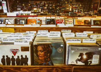 Vinyl’s Ascent: How Physical Records Reshape Music‑Industry Economics