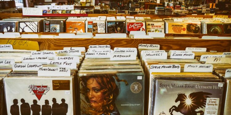 Vinyl’s Ascent: How Physical Records Reshape Music‑Industry Economics