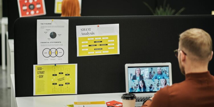 Virtual Coworking Takes the Desk: How Digital Hubs Are Reshaping Shared‑Office Real Estate in 2026