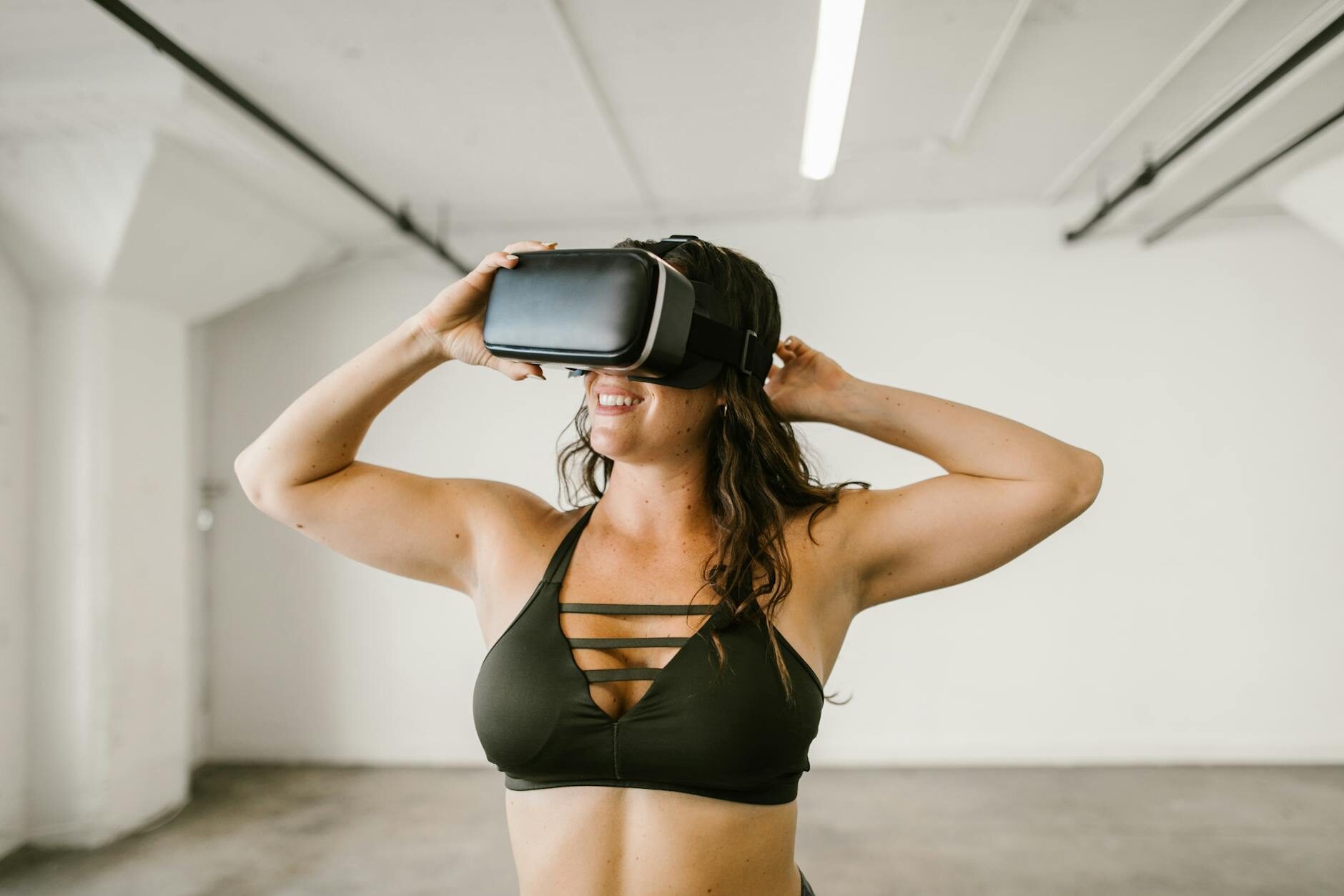Virtual Stages, Real Power: How VR/AR Is Reshaping the Music Industry’s Live‑Event Economy