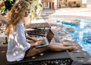 Young Professionals Redefine Career Capital: The Post‑Pandemic Pivot Toward Flexibility, Purpose, and Institutional Power