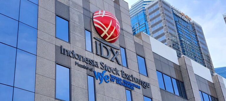 IDFC First Bank Reports 5% PAT Growth in Q4 Results