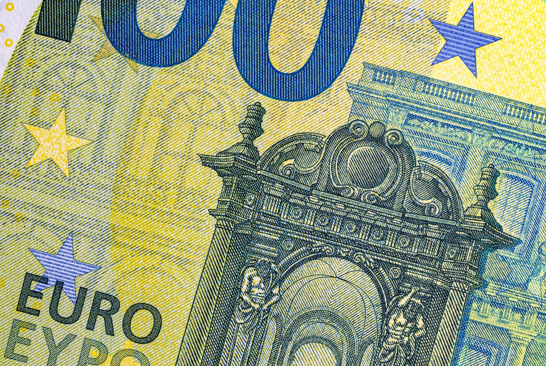 Euro-Zone Banks Tighten Credit Standards Most Since 2023