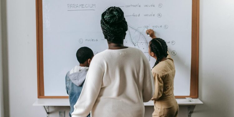 Adaptive Curriculum Design Reshapes Institutional Power in Mainstream Education