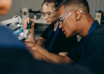 Apprenticeships Ascendant: How Institutional Re‑tooling Is Redefining Career Capital in the AI Era