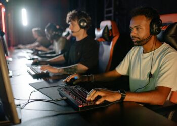 Beyond the Screen: Structural Risks of E‑Sports Careers for Young Athletes