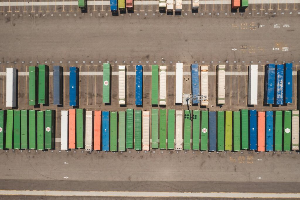 Decarbonizing Global Supply Chains: How Climate‑Resilient Logistics Redefine Business Power Structures