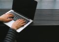 Decentralizing Career Ownership: How Virtual Professional Networks Reshape Institutional HR