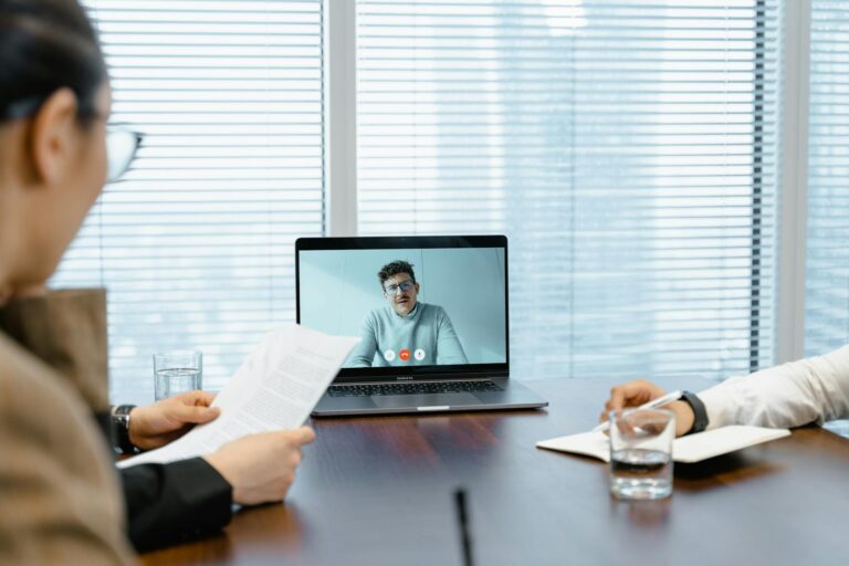 Decentralizing Career Ownership: How Virtual Professional Networks Reshape Institutional HR
