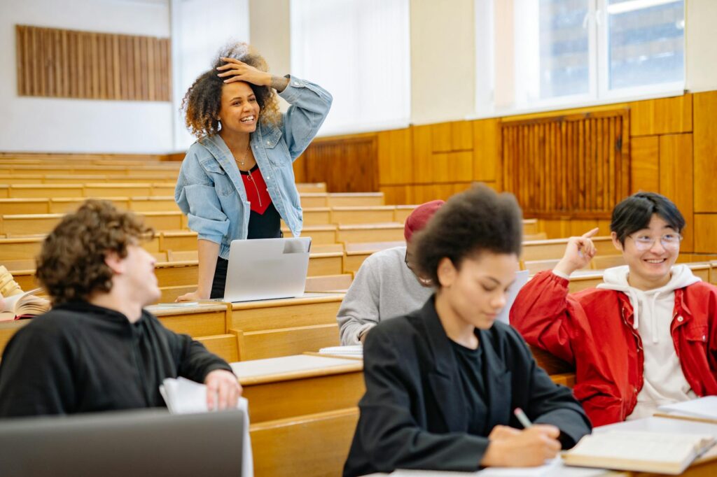 Decolonizing the College Experience: Intersectional Pedagogy as a Structural Lever for Student Well‑Being and Labor‑Market Capital