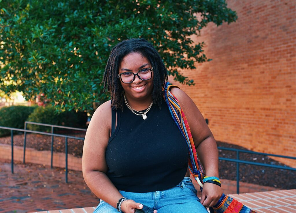 Decolonizing the College Experience: Intersectional Pedagogy as a Structural Lever for Student Well‑Being and Labor‑Market Capital