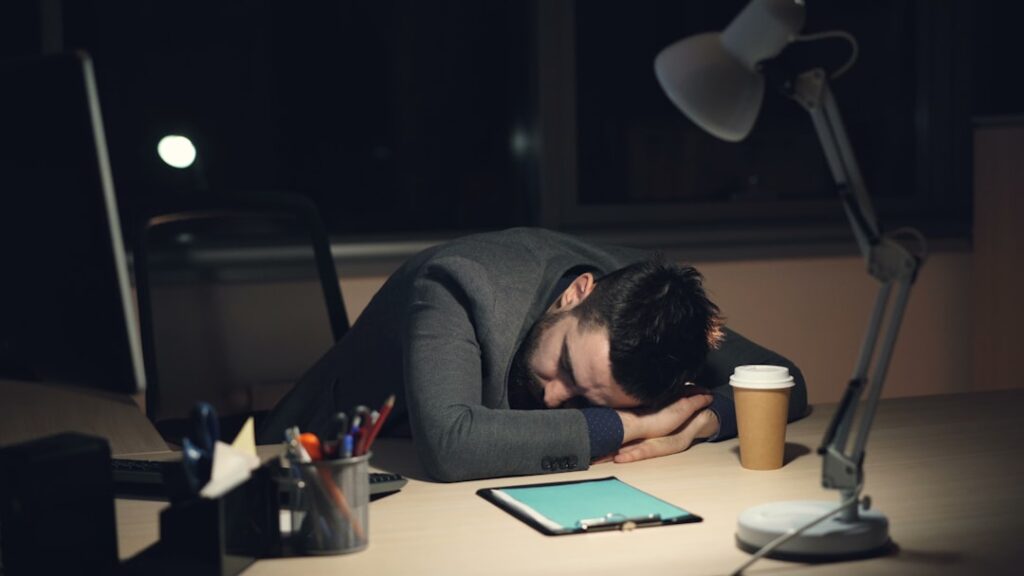 Digital Fatigue’s Hidden Toll: How Constant Connectivity Reshapes Career Capital and Institutional Power