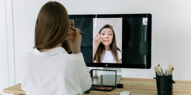 Digital Mirrors Reshape Beauty: From Consumer Confidence to Institutional Power