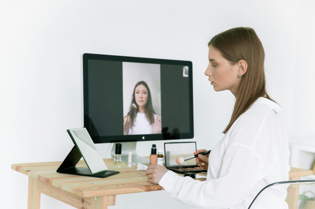 Digital Mirrors Reshape Beauty: From Consumer Confidence to Institutional Power