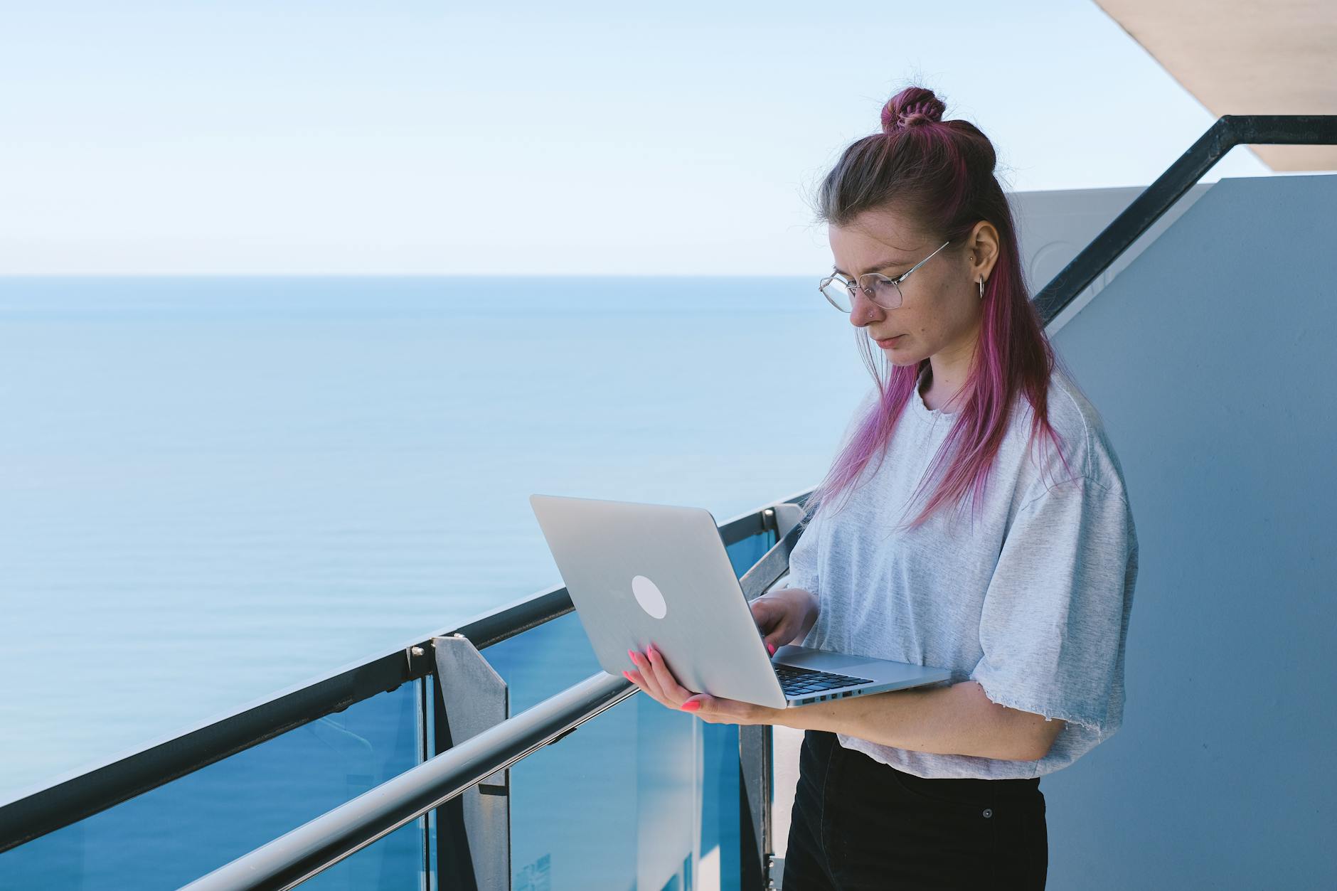 Digital Nomadism Redefines Student Capital: From Campus Halls to Global Workspaces