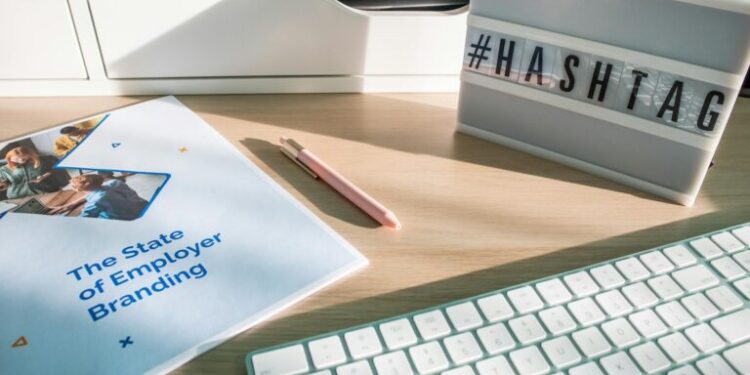 From Buzz to Brand: How Social Proof and User‑Generated Content Reshape Employer Branding in the Digital Age
