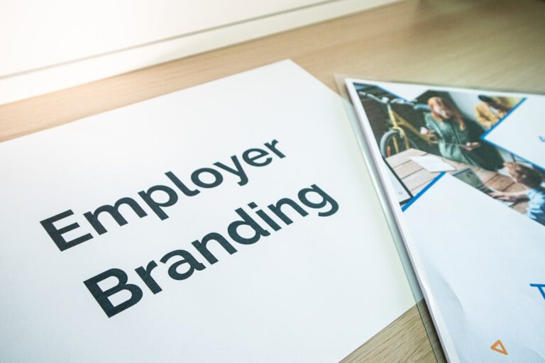 From Buzz to Brand: How Social Proof and User‑Generated Content Reshape Employer Branding in the Digital Age