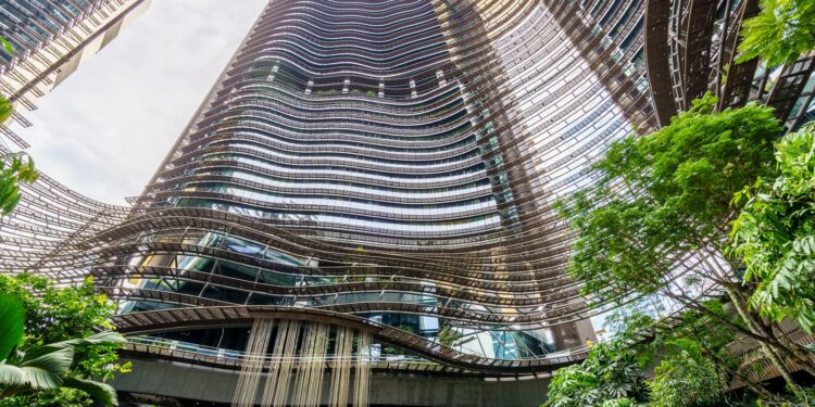 Green‑Space Gains: How Nature‑Based Therapies Reshape Corporate Career Capital