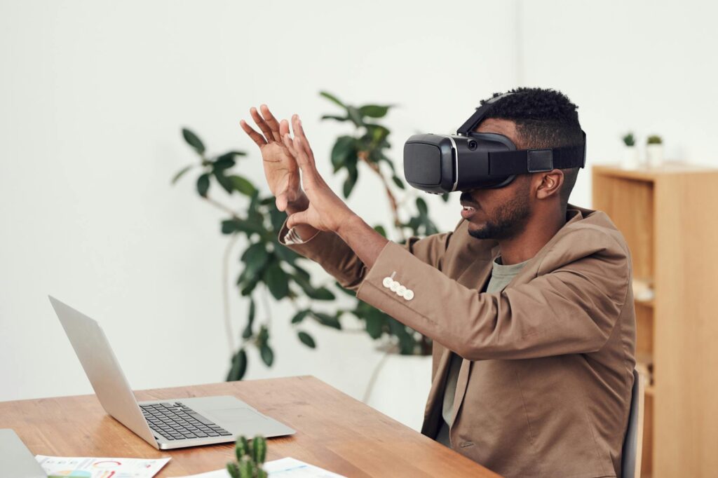 Immersive Workspaces: How Virtual Reality Is Reshaping Productivity and Power Structures
