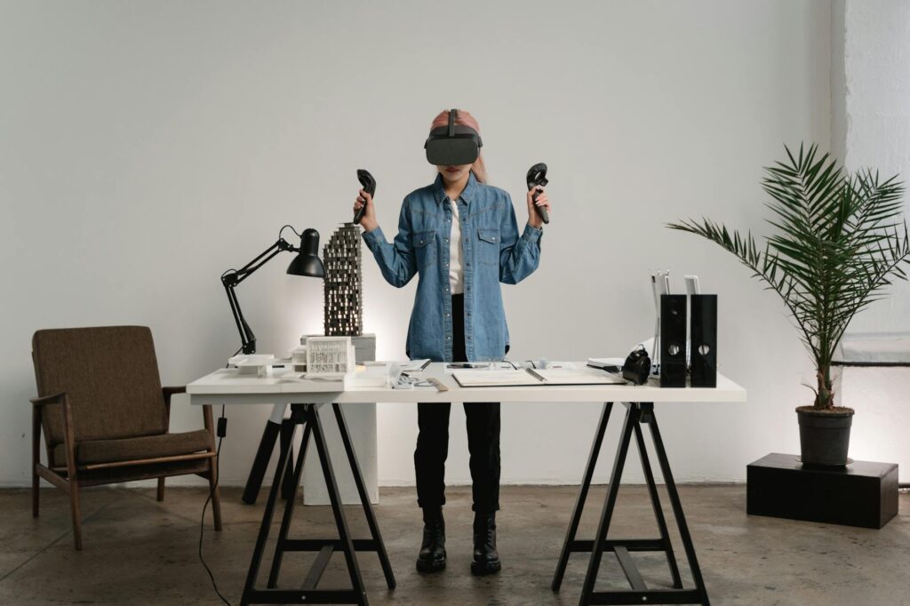 Immersive Workspaces: How Virtual Reality Is Reshaping Productivity and Power Structures
