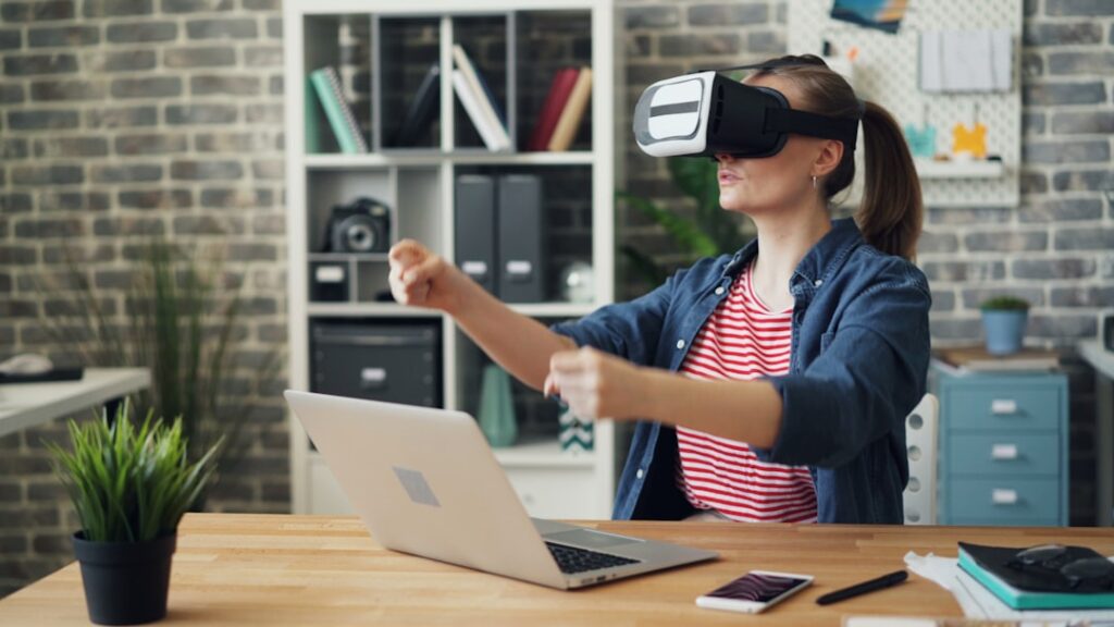 Immersive Workspaces: How Virtual Reality Is Reshaping Productivity and Power Structures