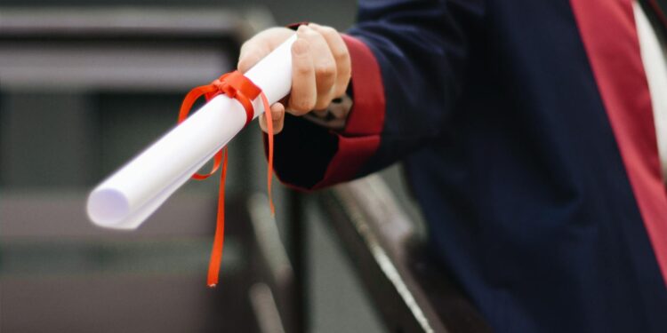 Micro‑Credentials Redefine Career Capital, Undermining Traditional Degree Dominance