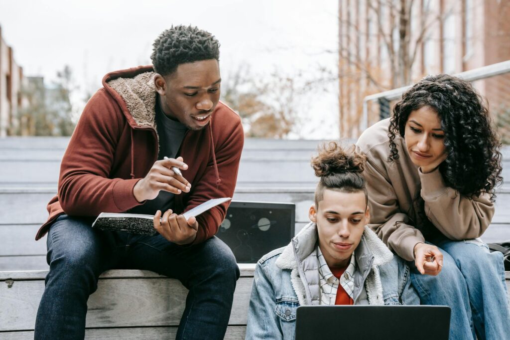 Micro‑Credentials Reshape Youth Career Capital in a Modular Economy