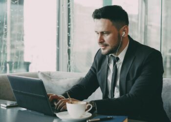 Mindful Meetings as the Structural Backbone of Hybrid Leadership